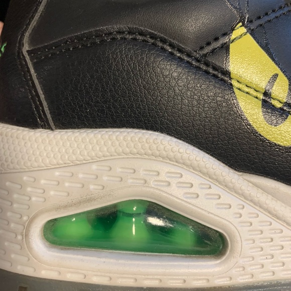 Women’s size 10 Skechers Dr Suess Sneakers - Picture 14 of 16